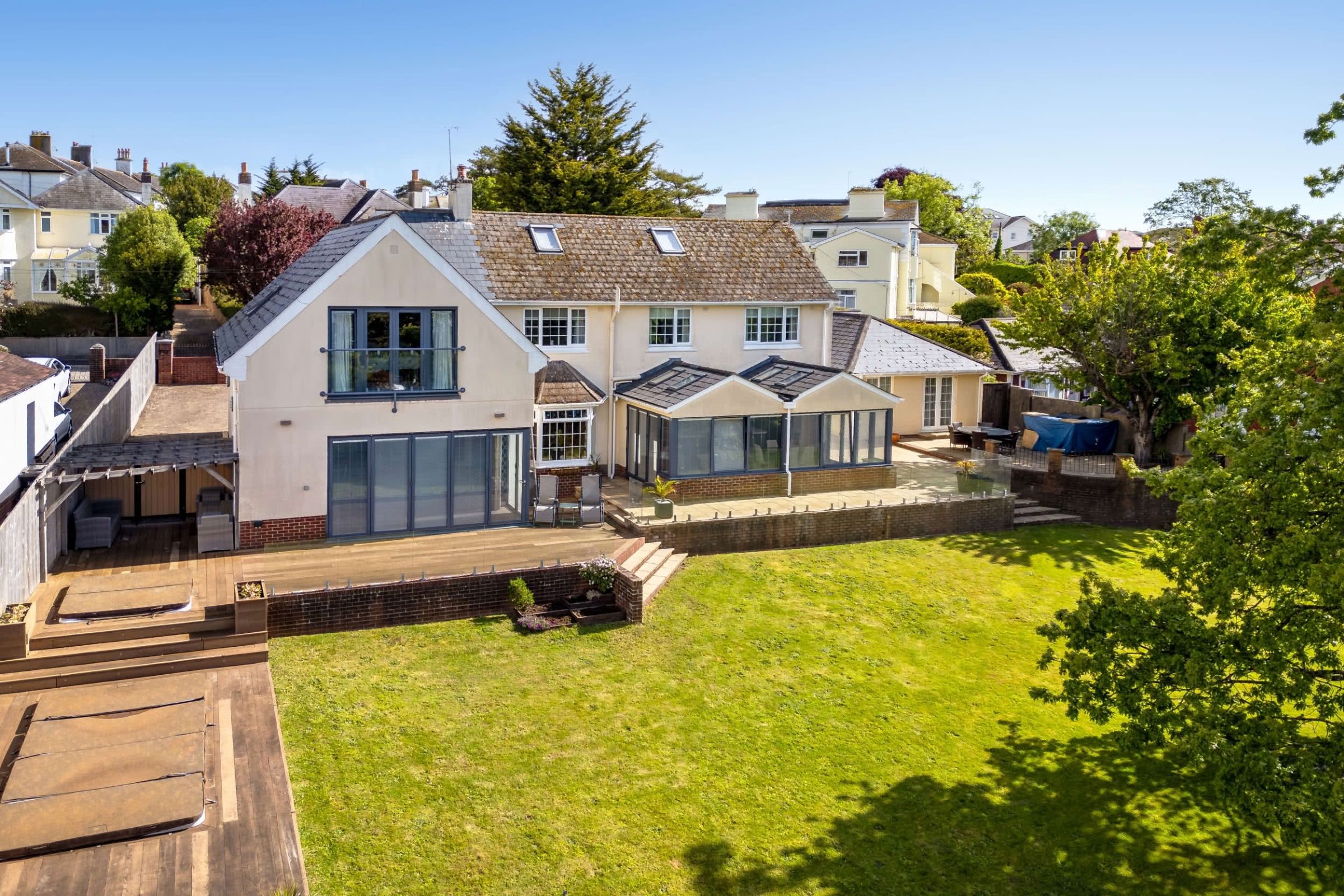 7 Bedroom Detached House for Sale