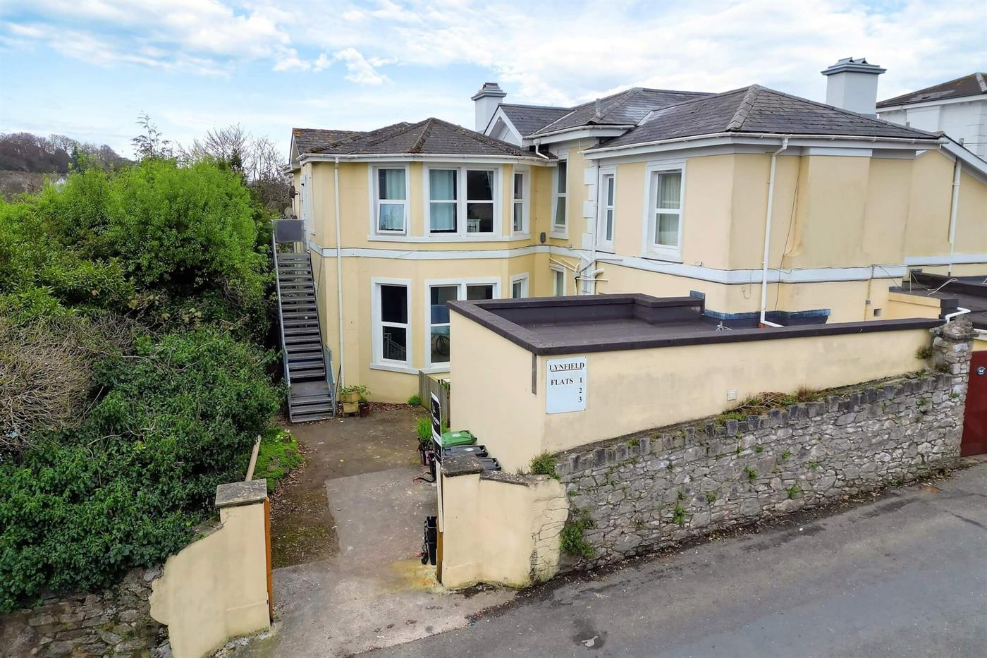 2 Bedroom Apartment to Rent: Lynfield, Middle Warberry Road, Torquay, TQ1 1RN