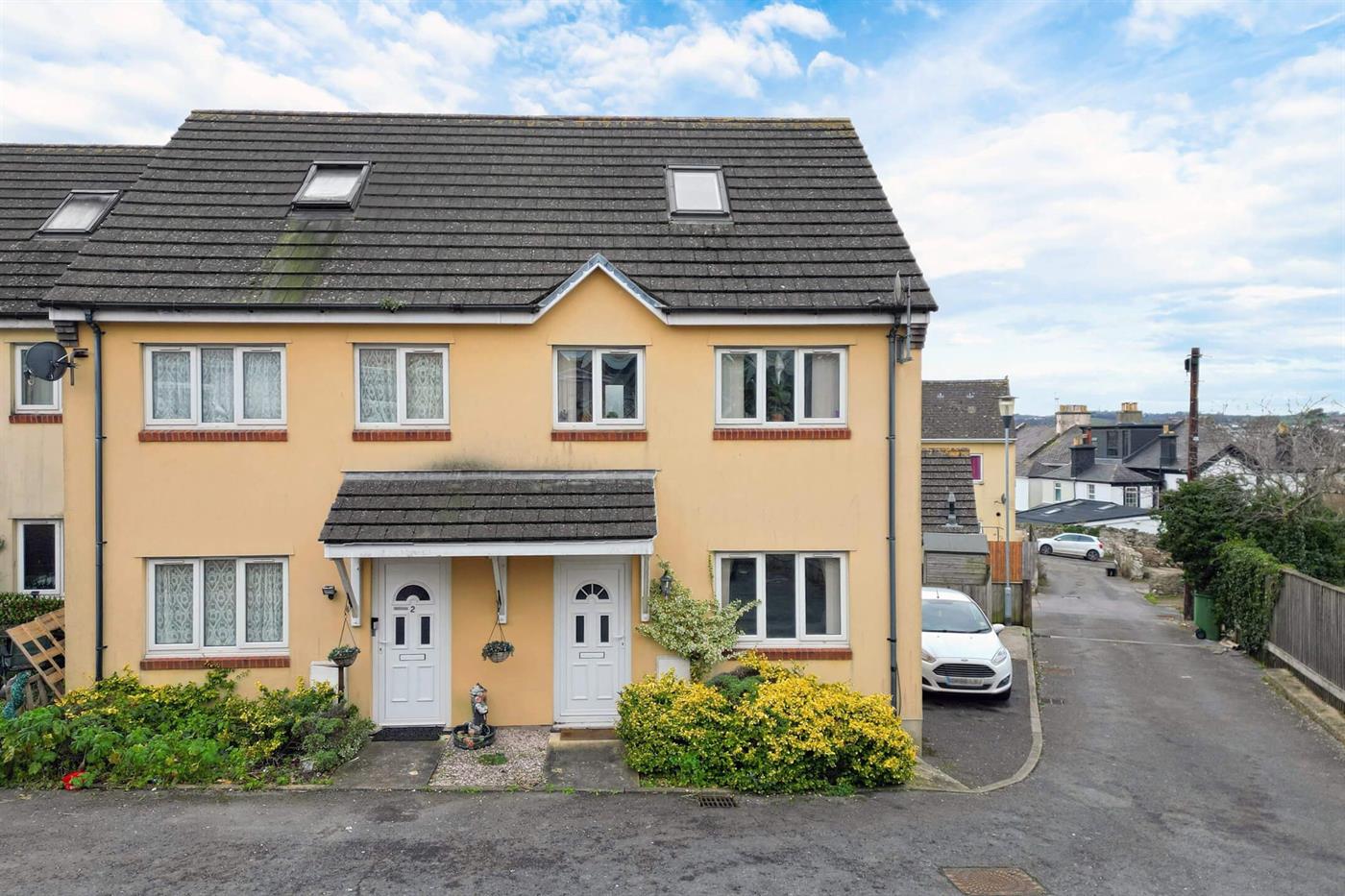 3 Bedroom End of Terrace House for Sale: Dunmere Court, Dunmere Rd, Torquay, TQ1 1LR