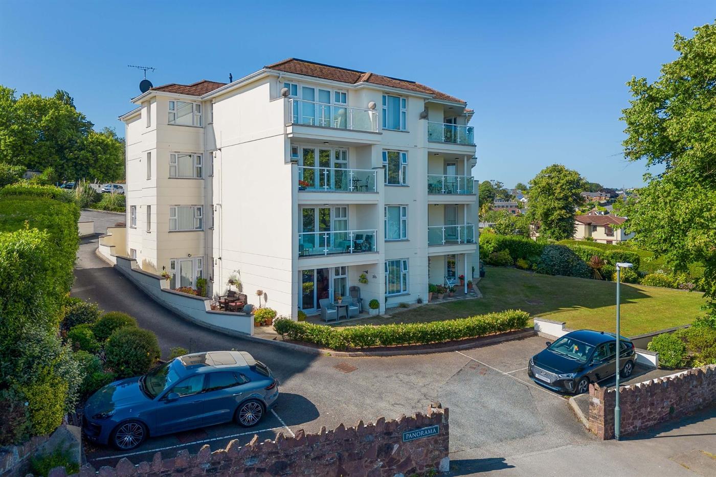 2 Bedroom Apartment for Sale: Panorama, Livermead Hill, Torquay, TQ2 6PZ