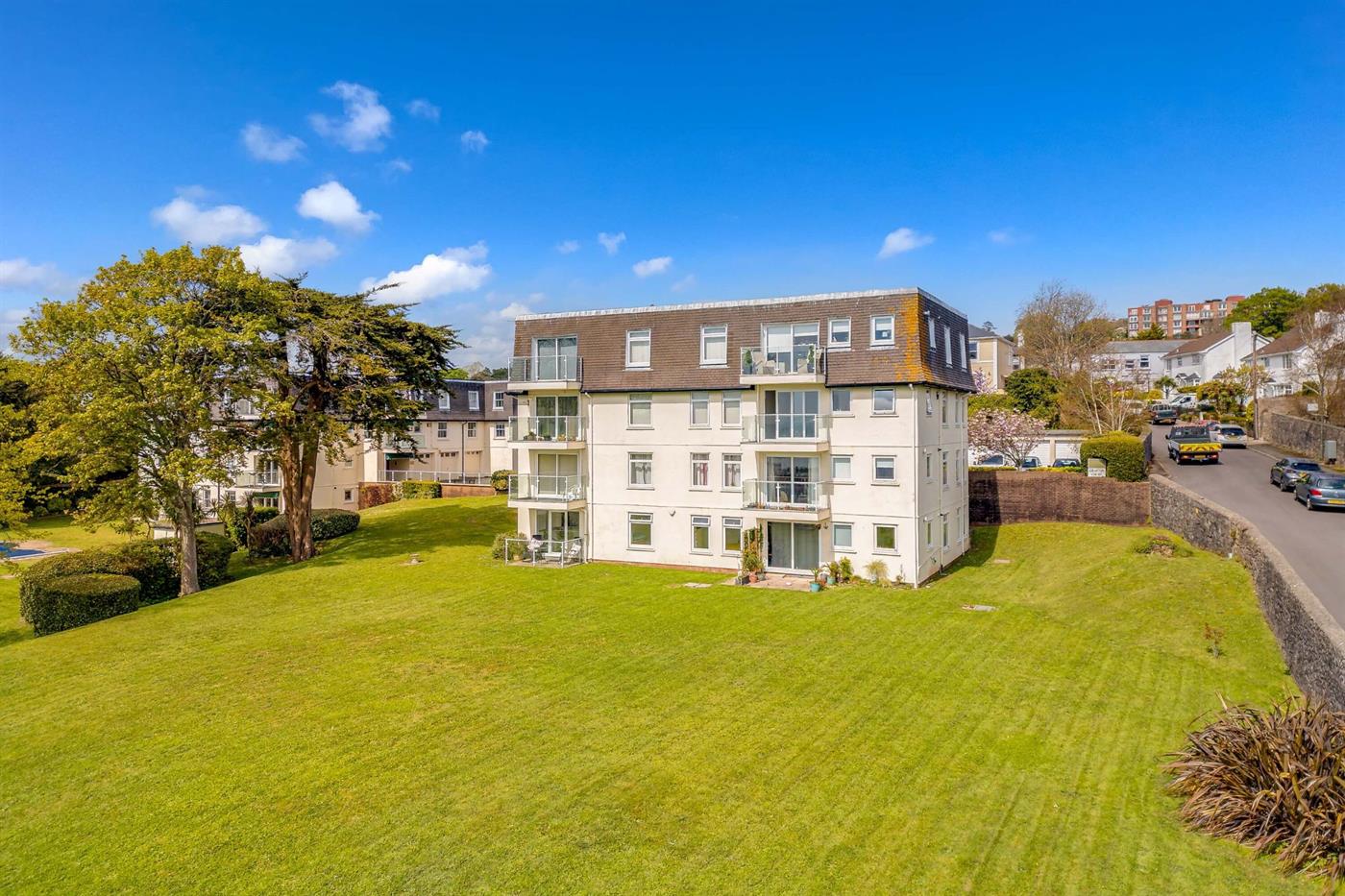 2 Bedroom Apartment for Sale: Grafton Court, Grafton Road, Torquay, TQ1 1UP