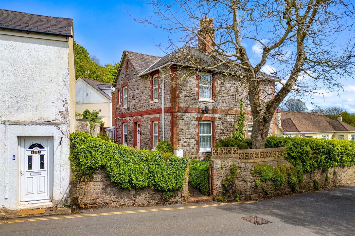 3 Bedroom Semi-Detached House for Sale: Fore Street, Torquay, TQ2 8BN